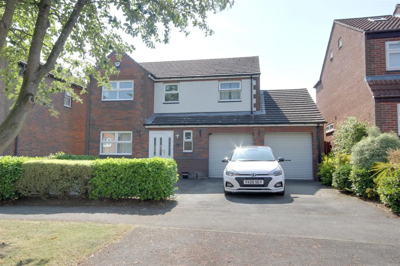 4 bed house for sale — Inglefield Close, Beverley