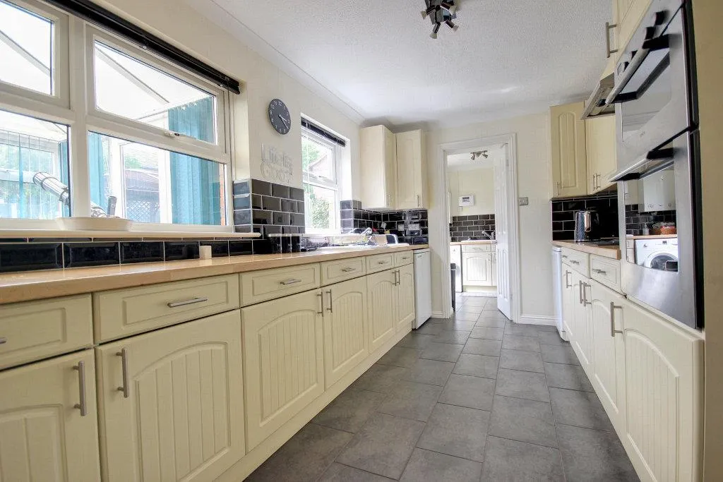 Inglefield Close, Beverley, photo 5
