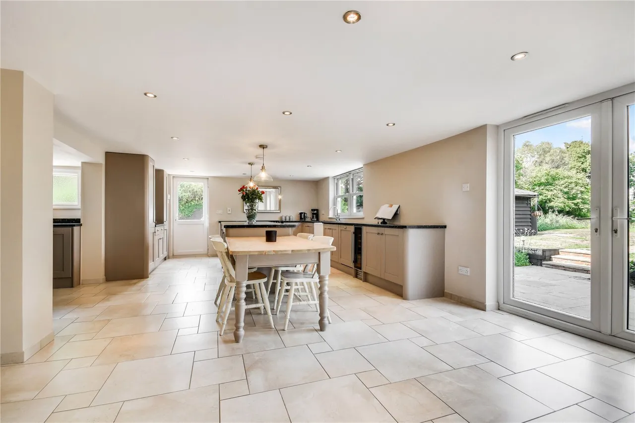 White Roding, Dunmow, CM6, photo 5