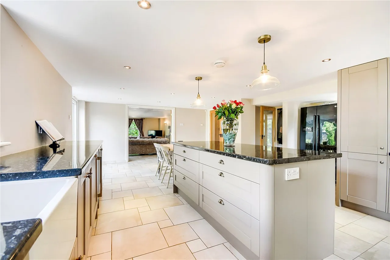 White Roding, Dunmow, CM6, photo 4