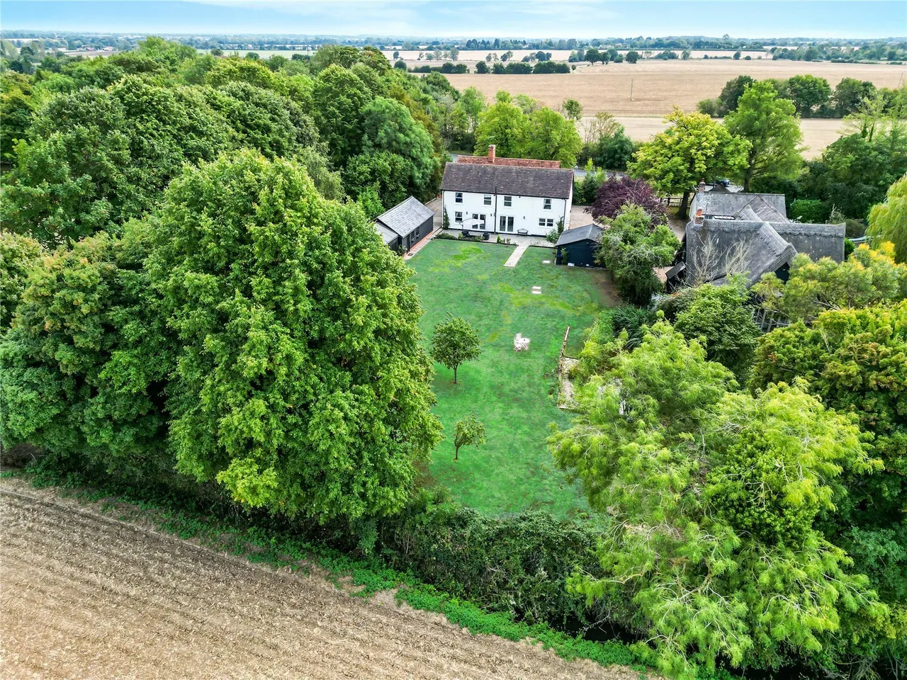 White Roding, Dunmow, CM6, photo 2
