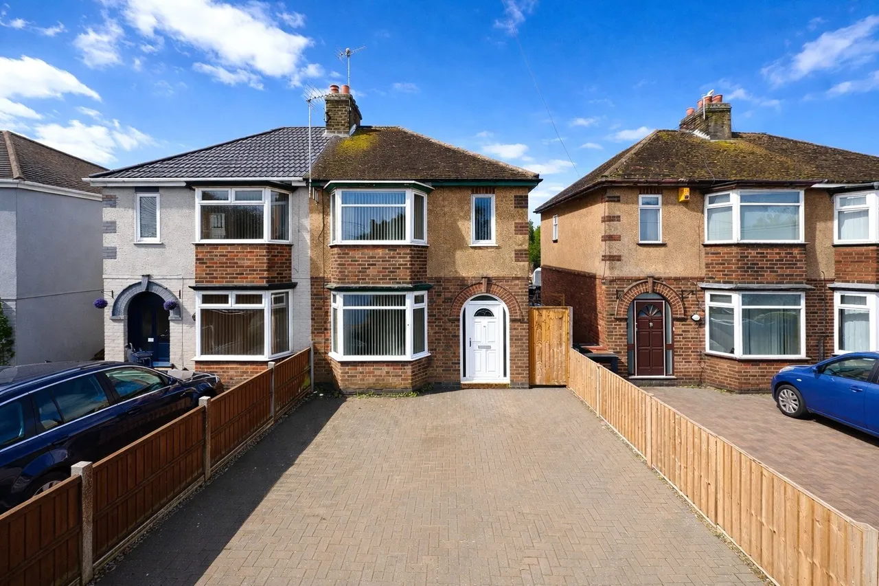 3 bed house for sale — Haunchwood Road, Nuneaton, Warwickshire, CV10