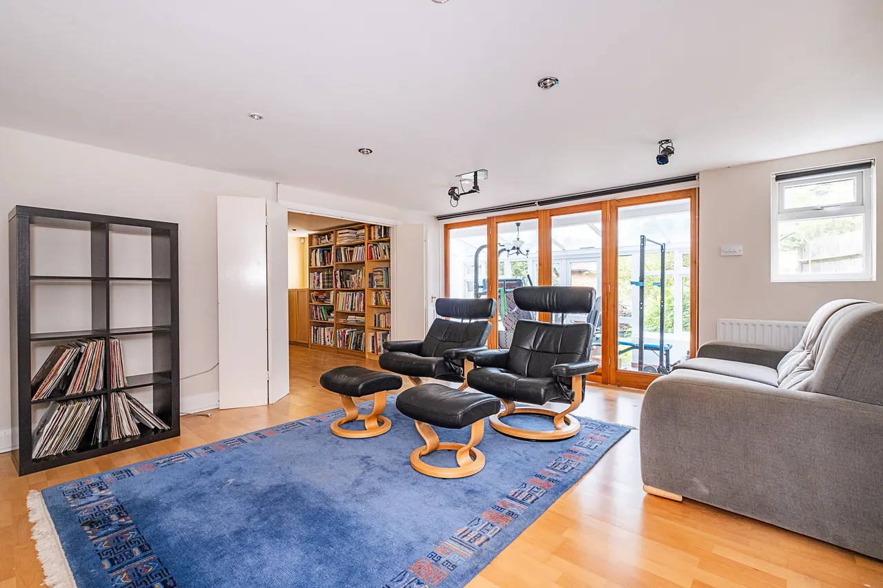 Woodhayes Road, London, SW19, photo 10