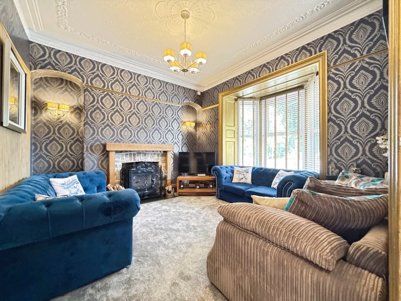 College Sqaure, Llanelli, Carmarthenshire SA15, photo 4