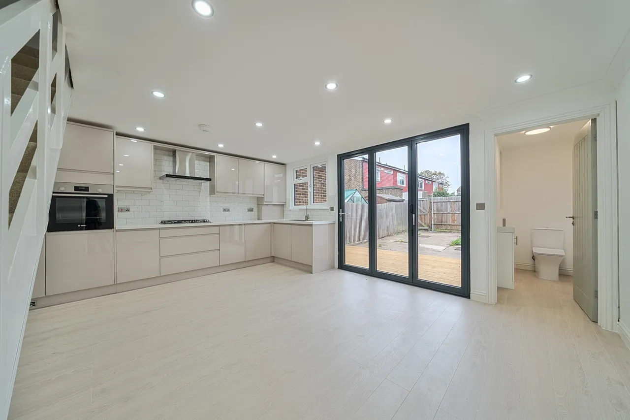 Bennett Close, DA16, photo 3