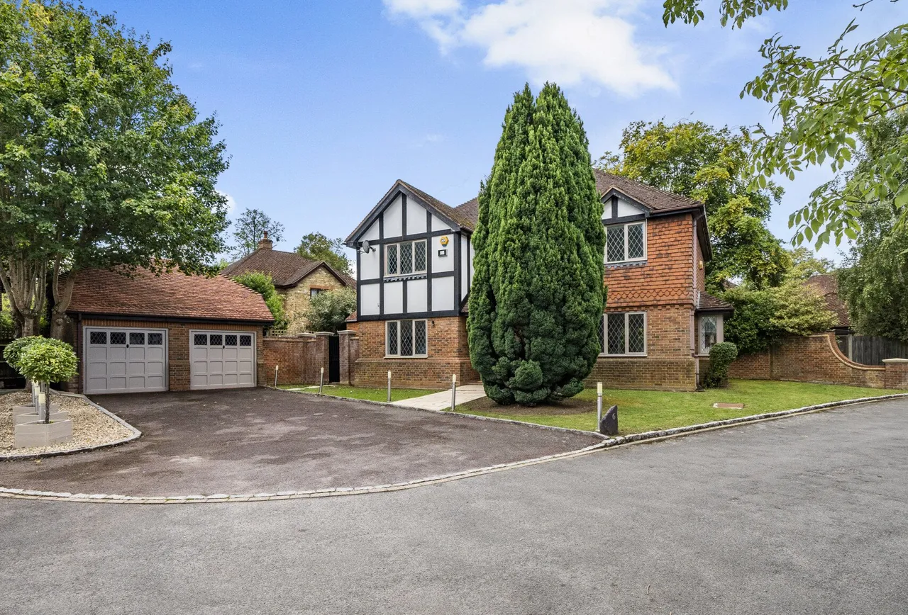 5 bed house for sale — The Denningtons, Worcester Park, KT4 7PL