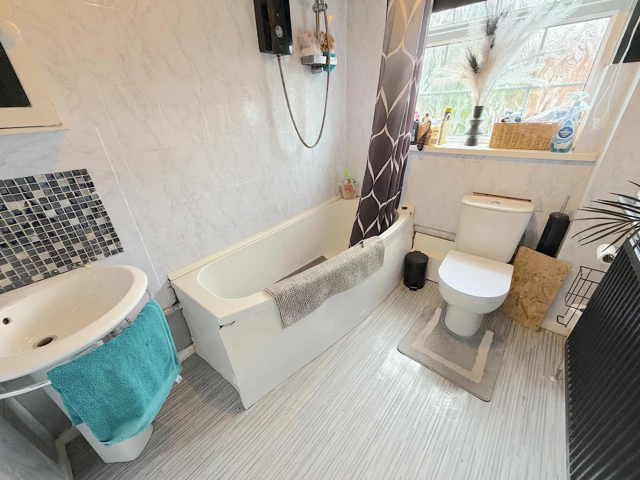 The Droveway, Claregate, WV8, photo 3