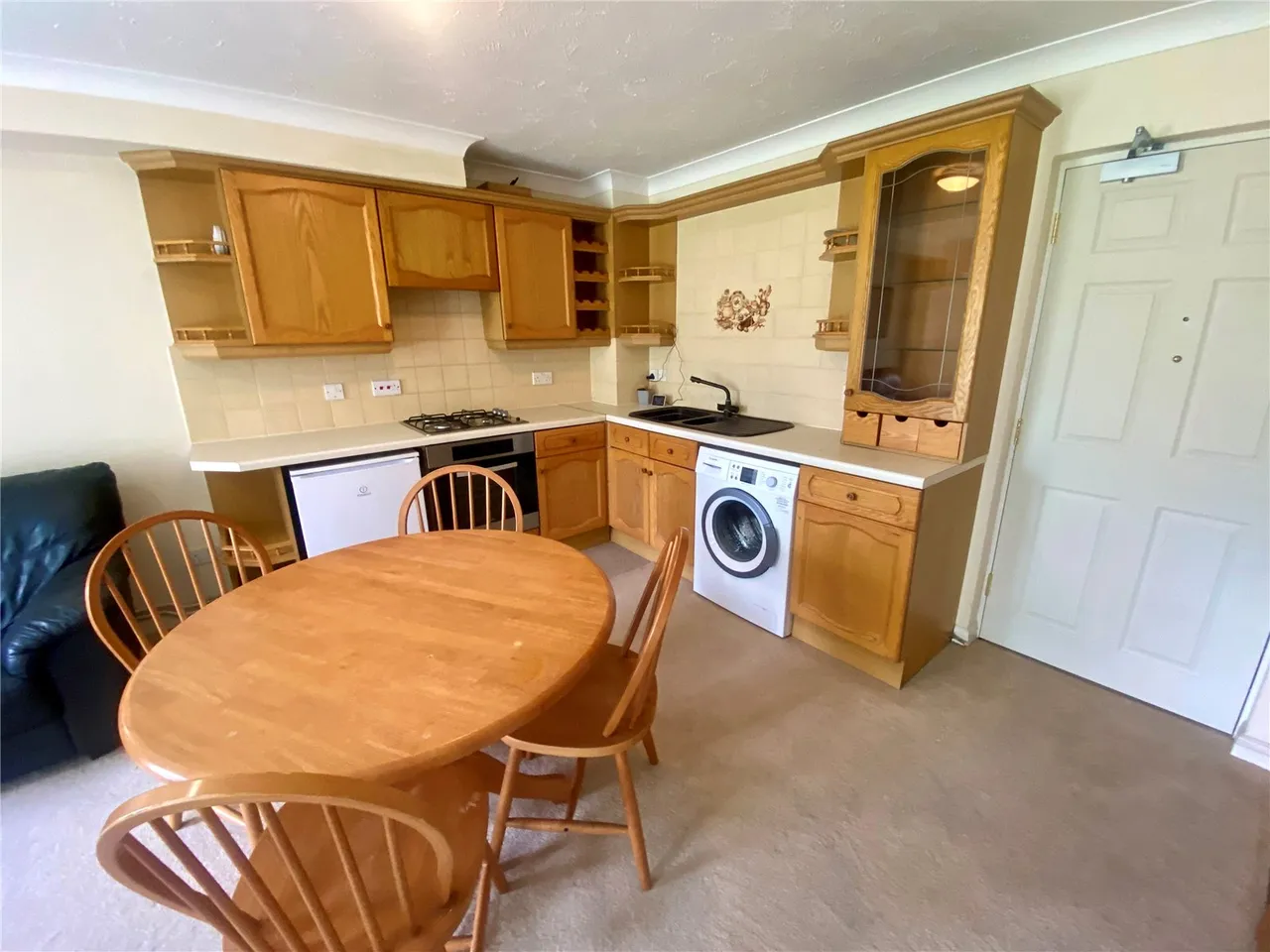 Reading Road, Farnborough, Hampshire, GU14 6NB, photo 4