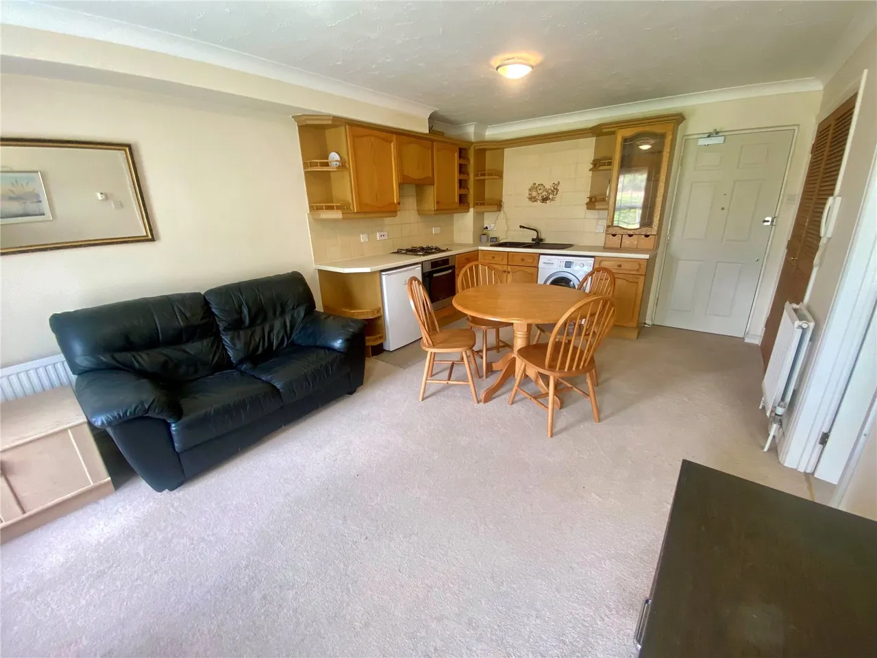 Reading Road, Farnborough, Hampshire, GU14 6NB, photo 8