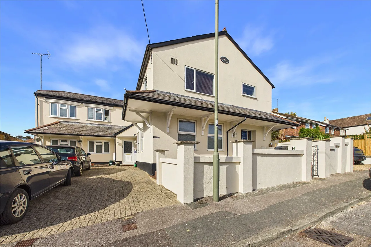 2 bed flat for sale, Woodlands Road, Camberley, GU15