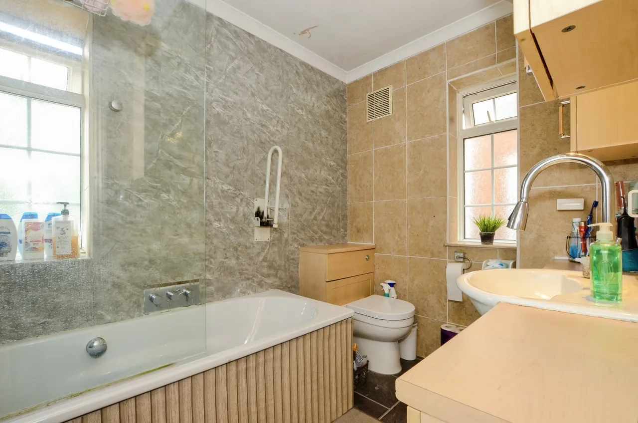 Springfield Gardens, Ruislip, HA4, photo 13
