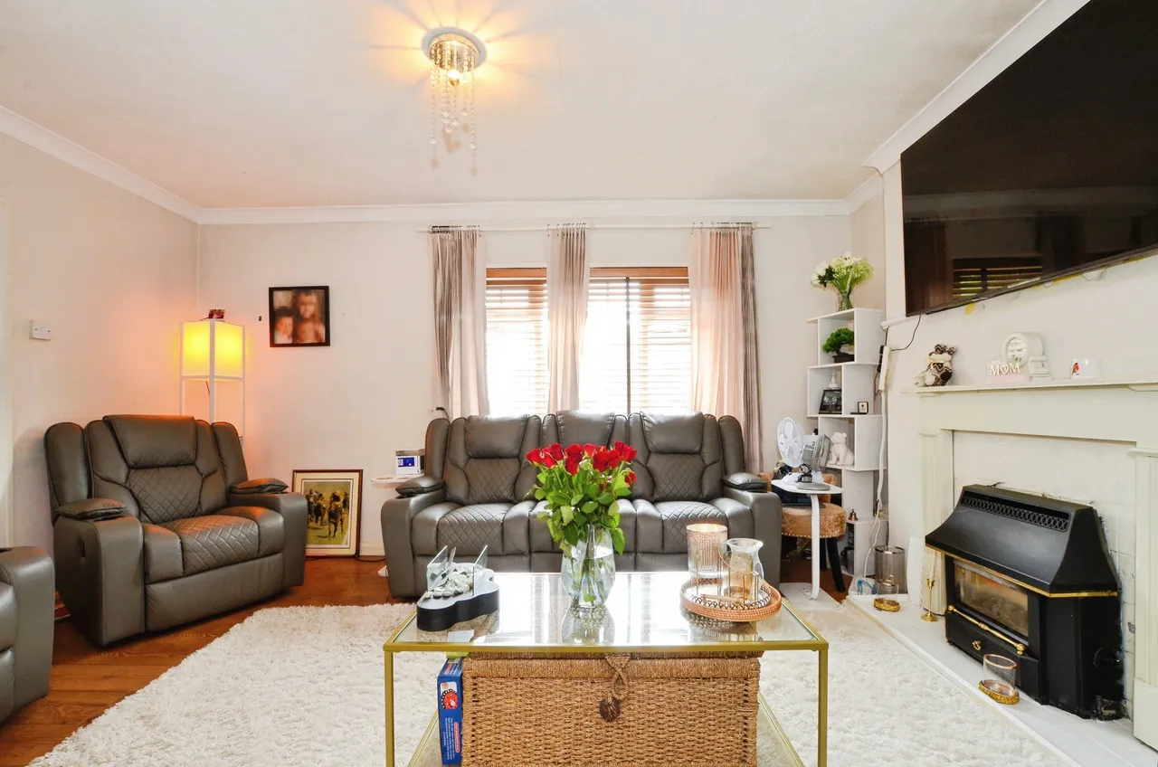 Springfield Gardens, Ruislip, HA4, photo 3