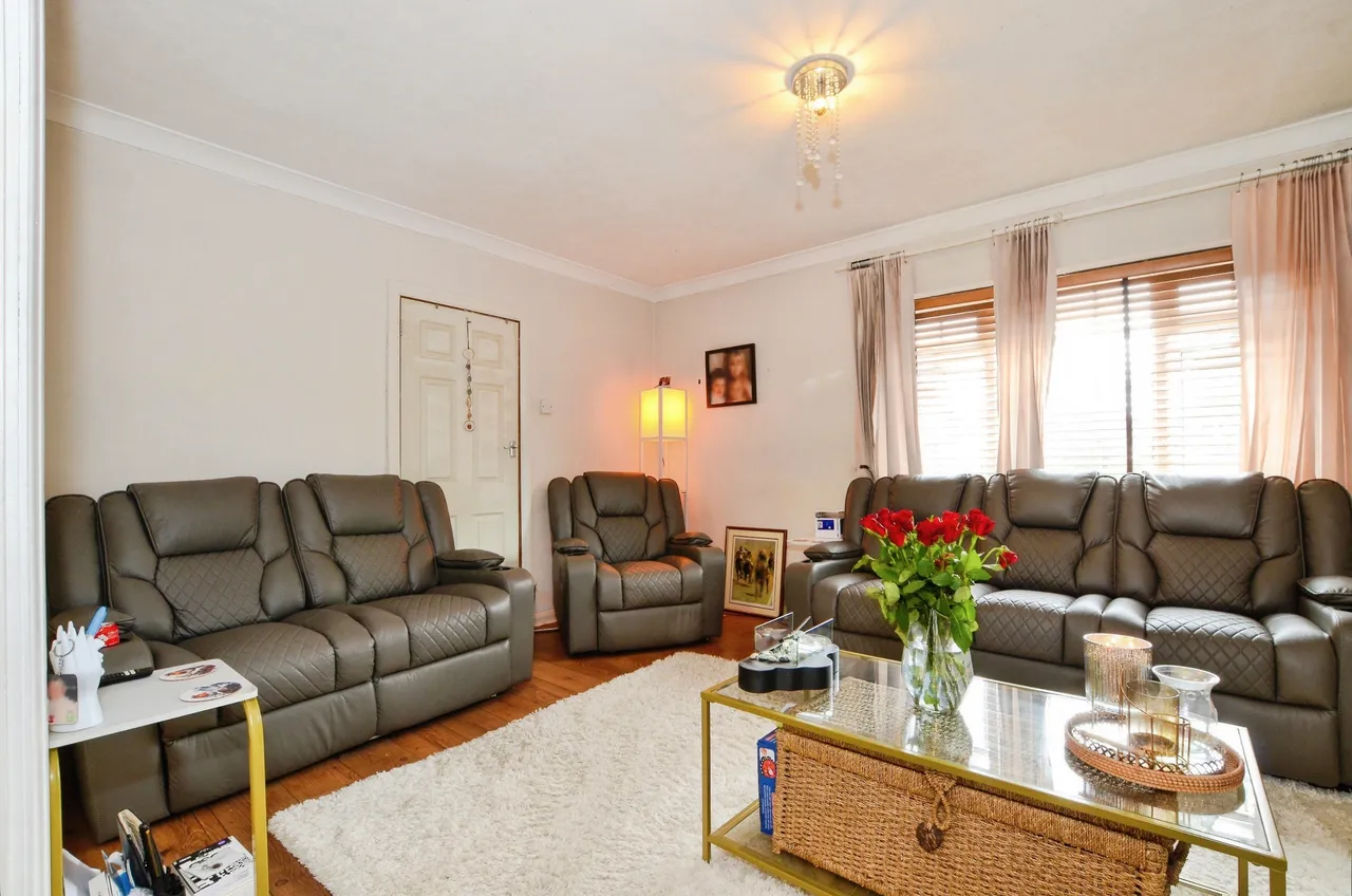 Springfield Gardens, Ruislip, HA4, photo 4
