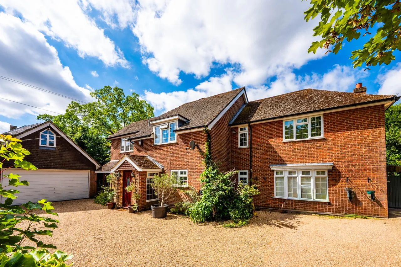 5 bed house for sale — Lalajee, The Street, Leatherhead
