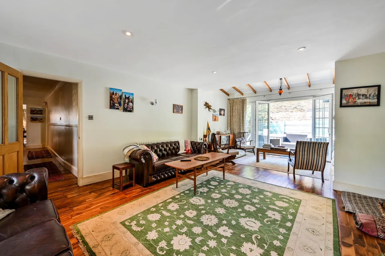 Lalajee, The Street, Leatherhead, photo 10