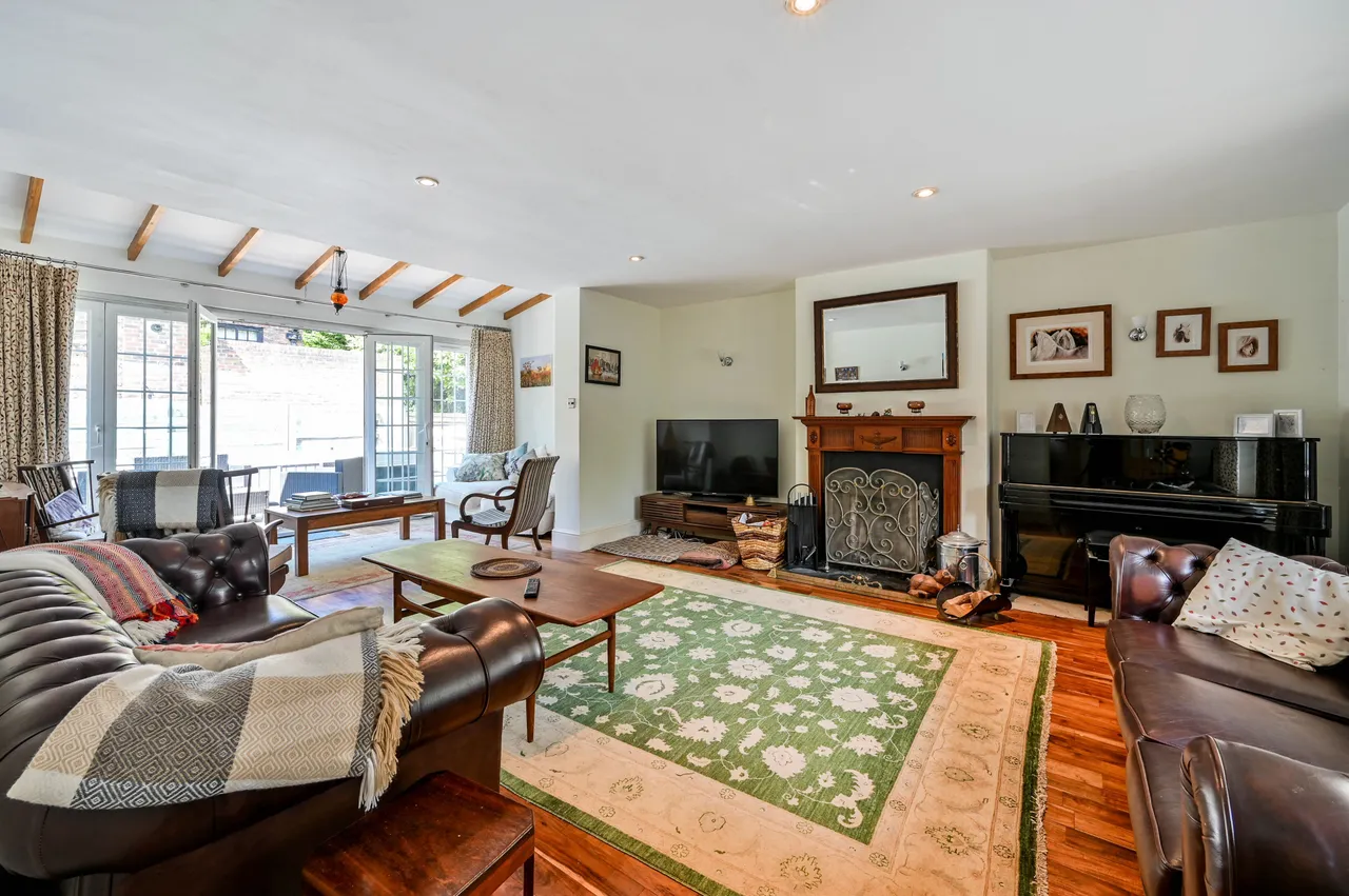 Lalajee, The Street, Leatherhead, photo 12