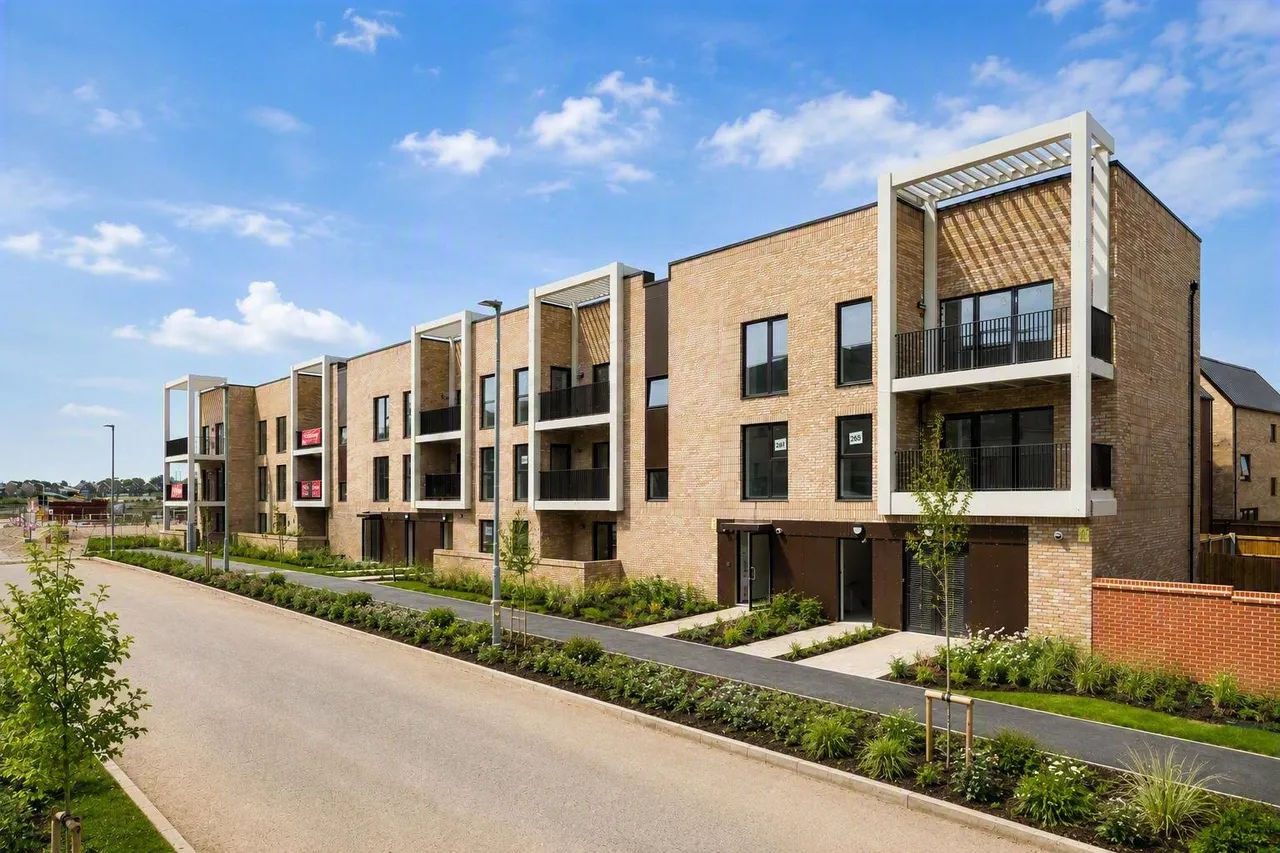 2 bed flat for sale, Franklin Gardens, Cambridge, CB3