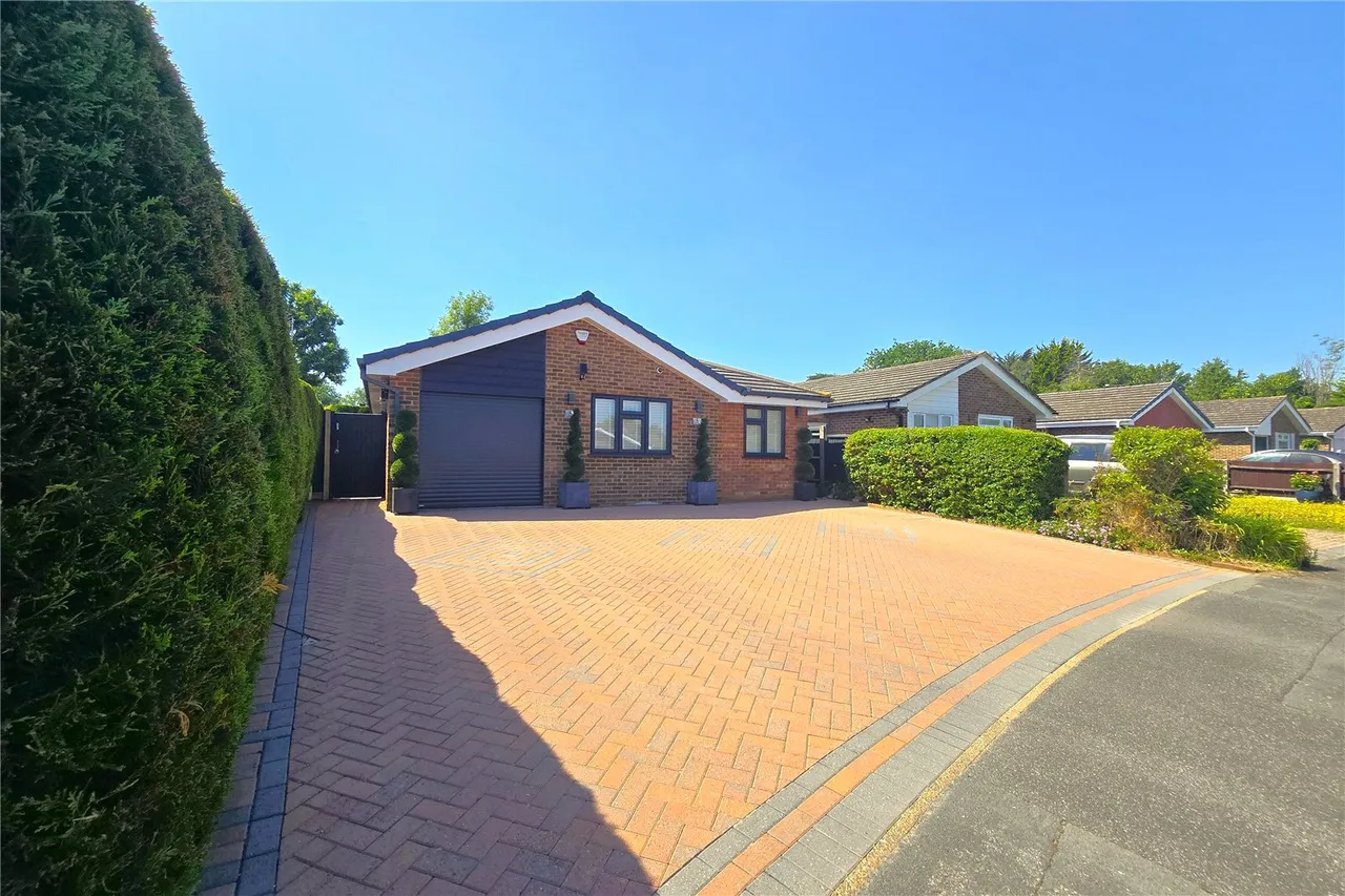 4 bed house for sale — Pilgrims View, Ash Green, Surrey, GU12 6HU