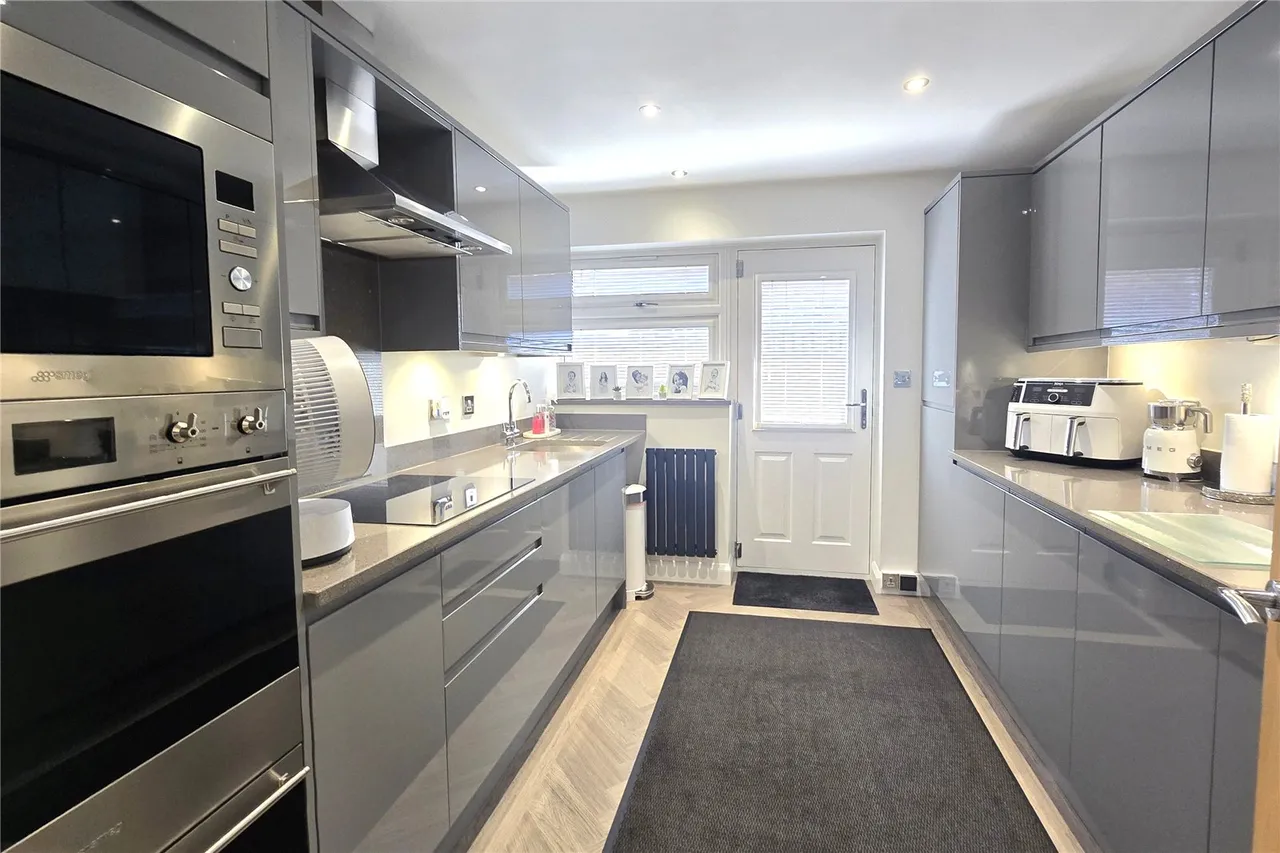 Pilgrims View, Ash Green, Surrey, GU12 6HU, photo 4