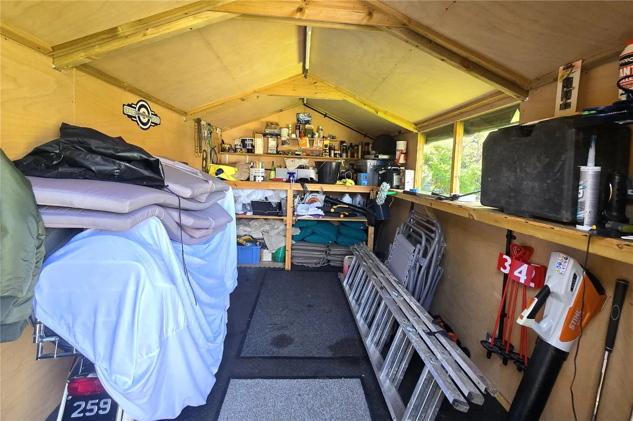 Pilgrims View, Ash Green, Surrey, GU12 6HU, photo 27