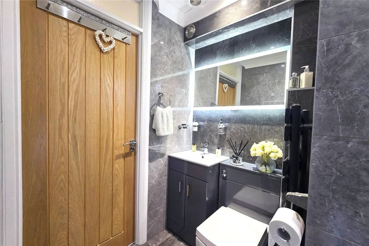 Pilgrims View, Ash Green, Surrey, GU12 6HU, photo 17