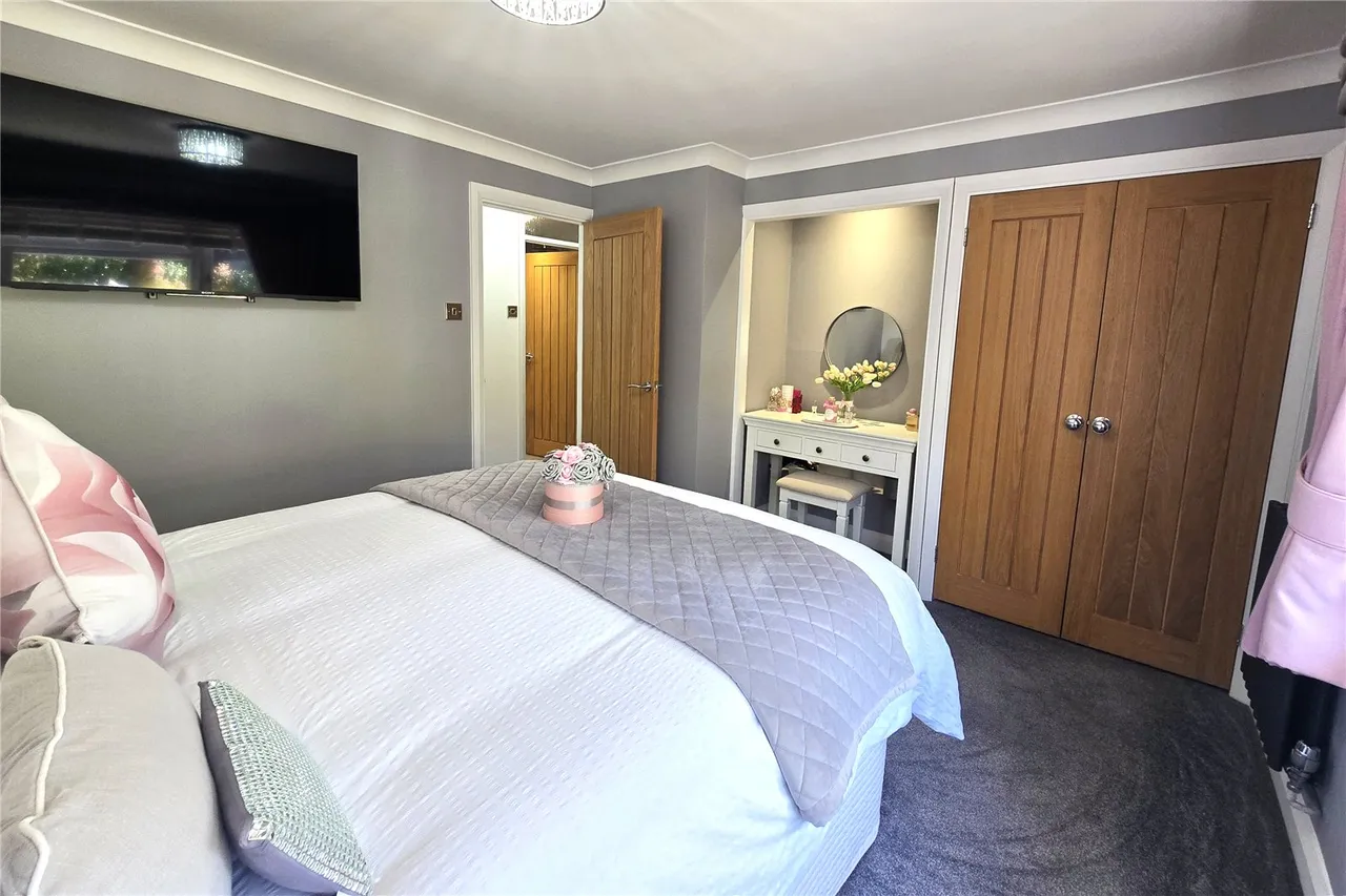 Pilgrims View, Ash Green, Surrey, GU12 6HU, photo 9