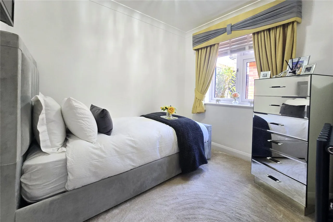 Pilgrims View, Ash Green, Surrey, GU12 6HU, photo 8