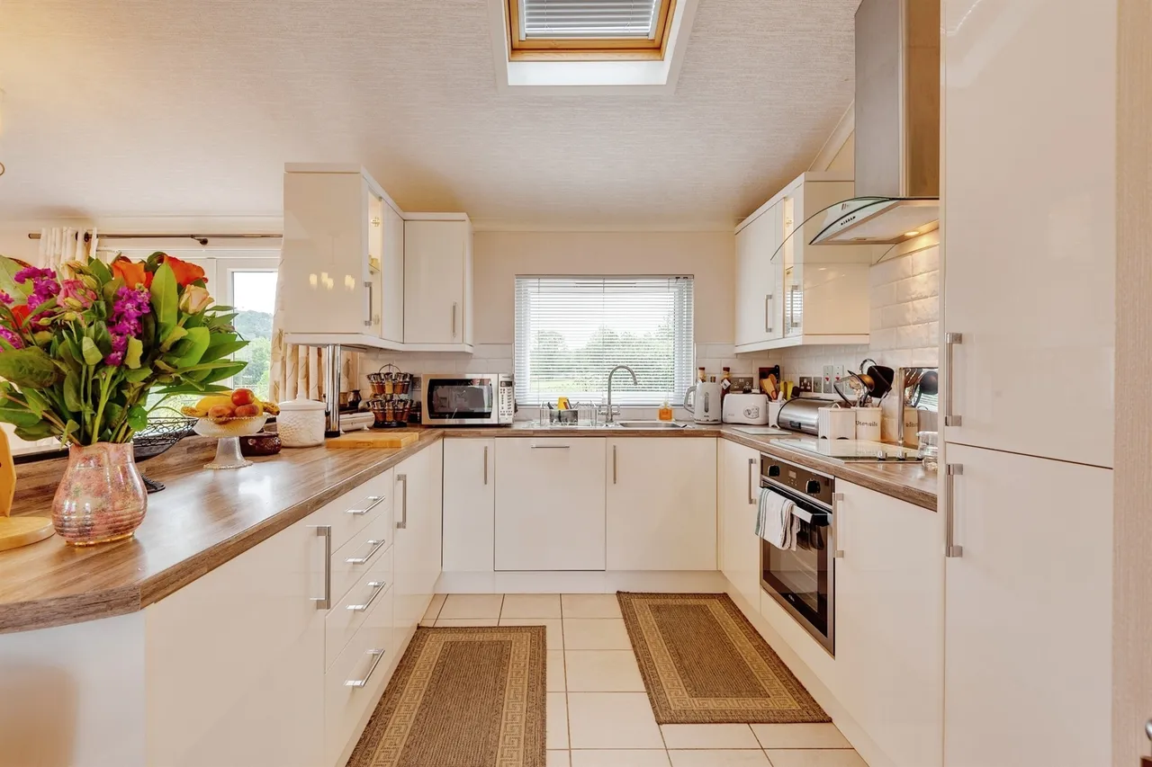 Chester Road, Helsby, photo 6
