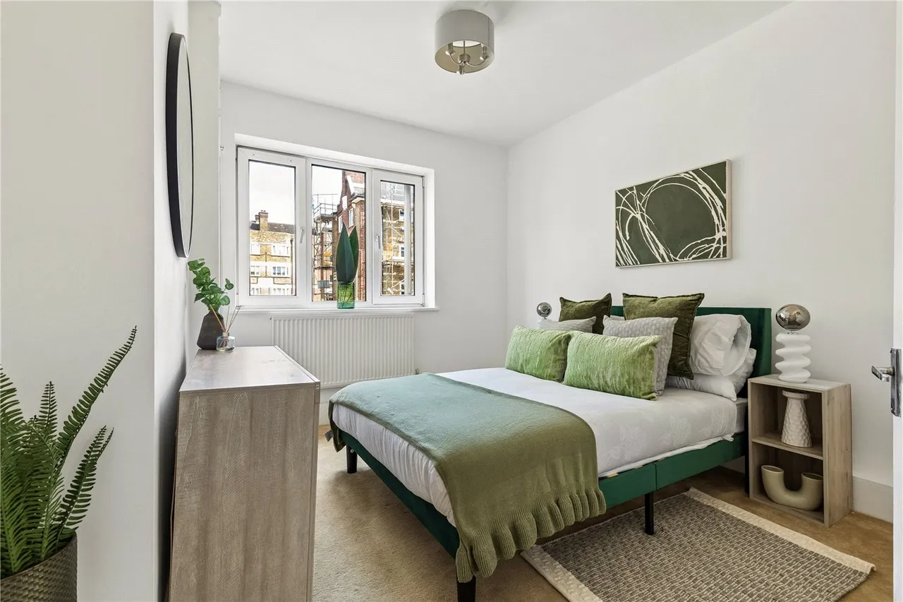 2 bed flat for sale — Jean House, Tooting Grove, London, SW17