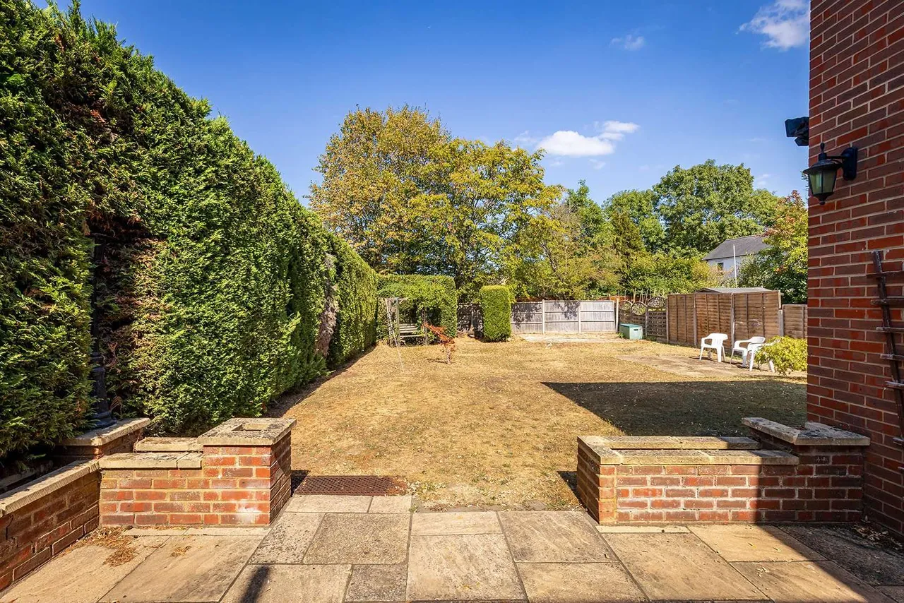 Winterhill Way, Guildford, Surrey, GU4 7LA, photo 3