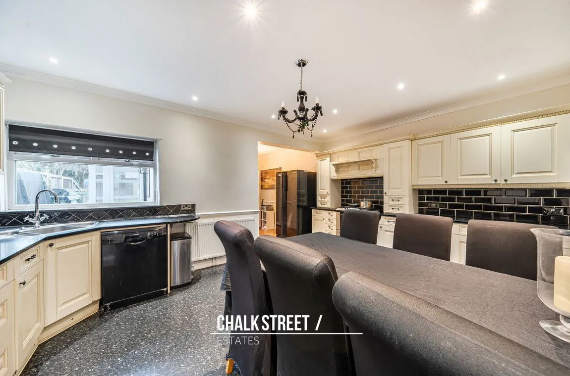 Park Crescent, Hornchurch, RM11 1BJ, photo 5