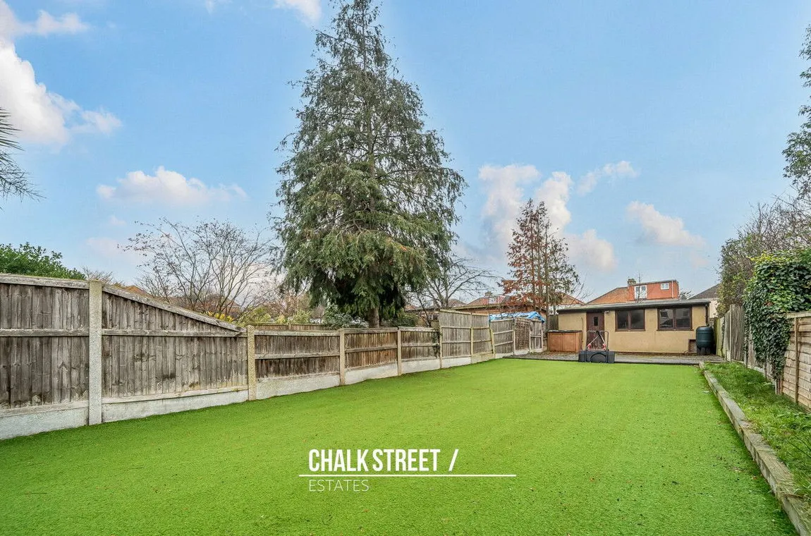 Park Crescent, Hornchurch, RM11 1BJ, photo 20