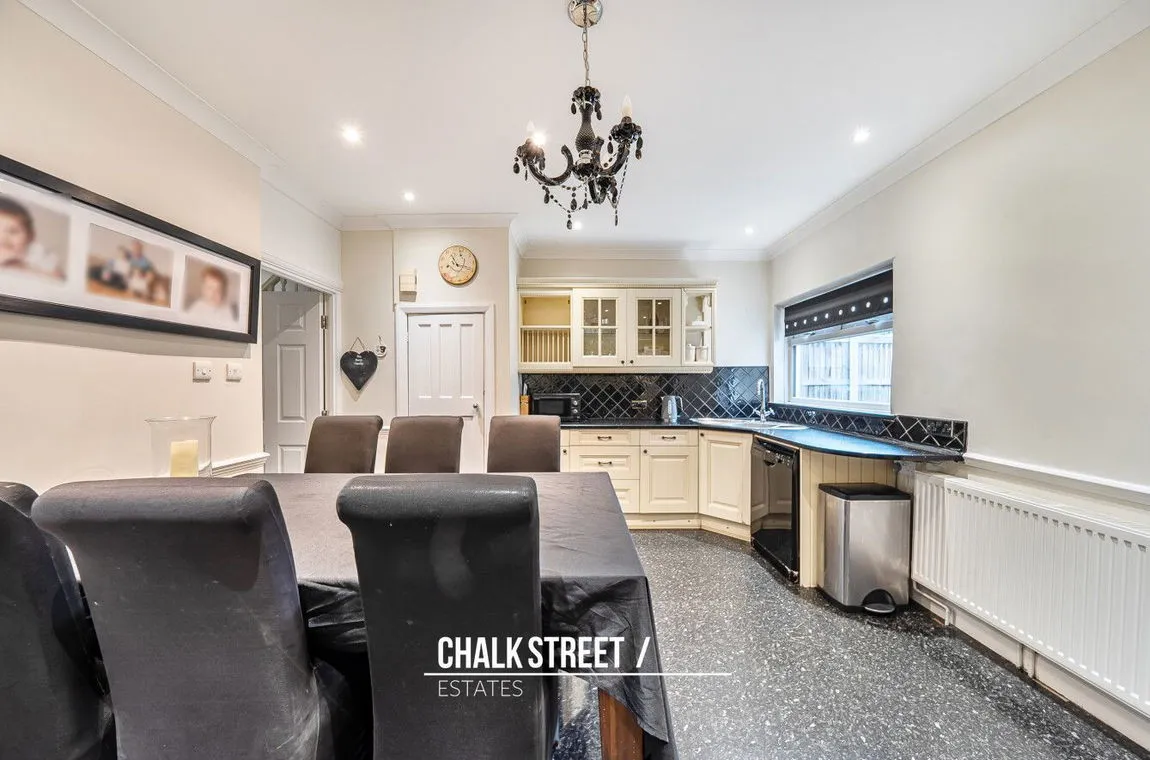 Park Crescent, Hornchurch, RM11 1BJ, photo 7