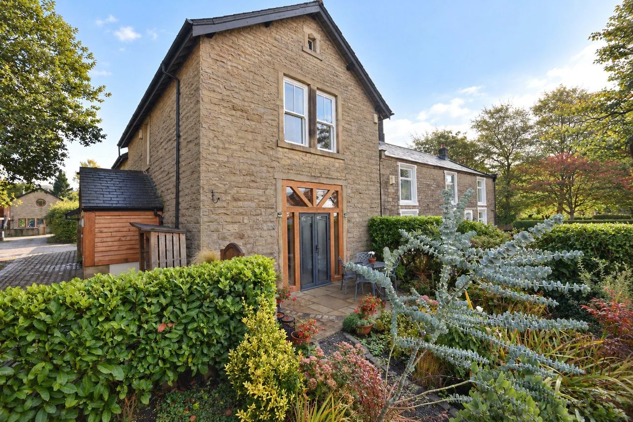 3 bed house for sale, King Street, Whalley, BB7