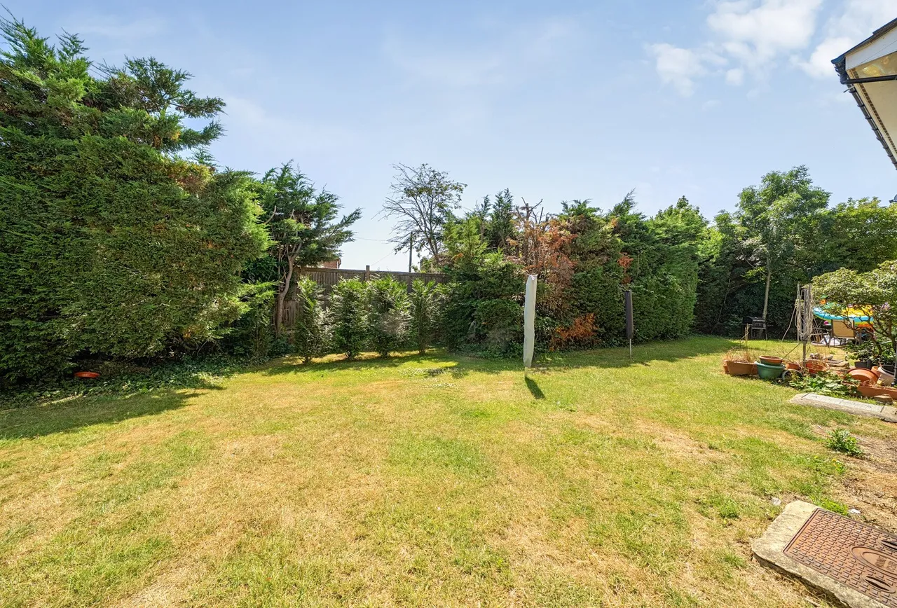 Bisley Close, Worcester Park, KT4 8PN, photo 10