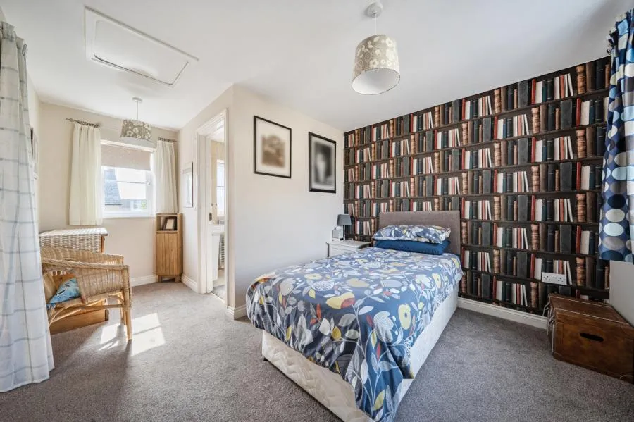 Barley Crescent, Carterton, OX18, photo 13