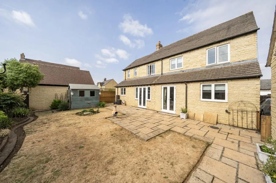 Barley Crescent, Carterton, OX18, photo 2