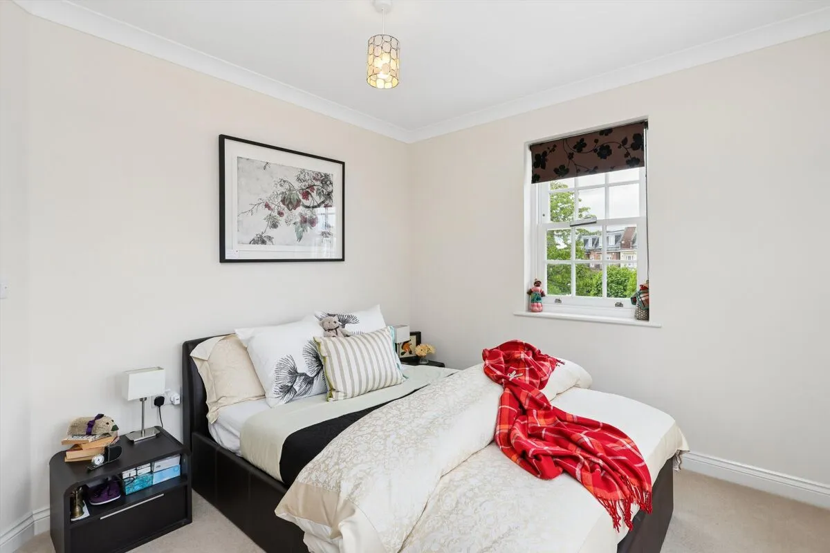 Lincoln Grove, Weybridge, KT13, photo 16