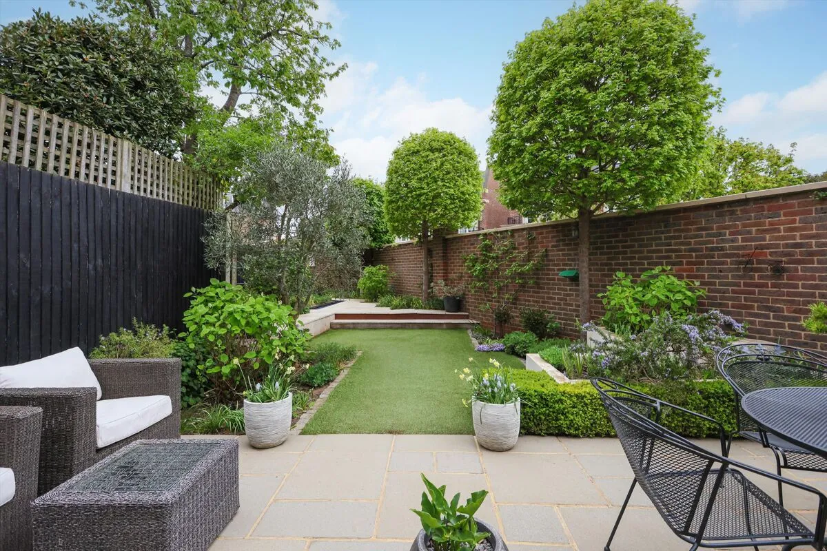 Lincoln Grove, Weybridge, KT13, photo 3