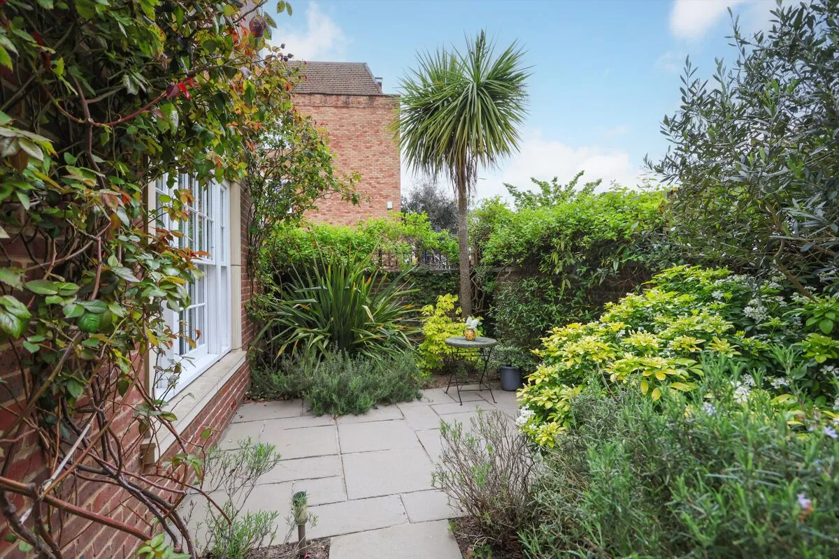 Lincoln Grove, Weybridge, KT13, photo 19