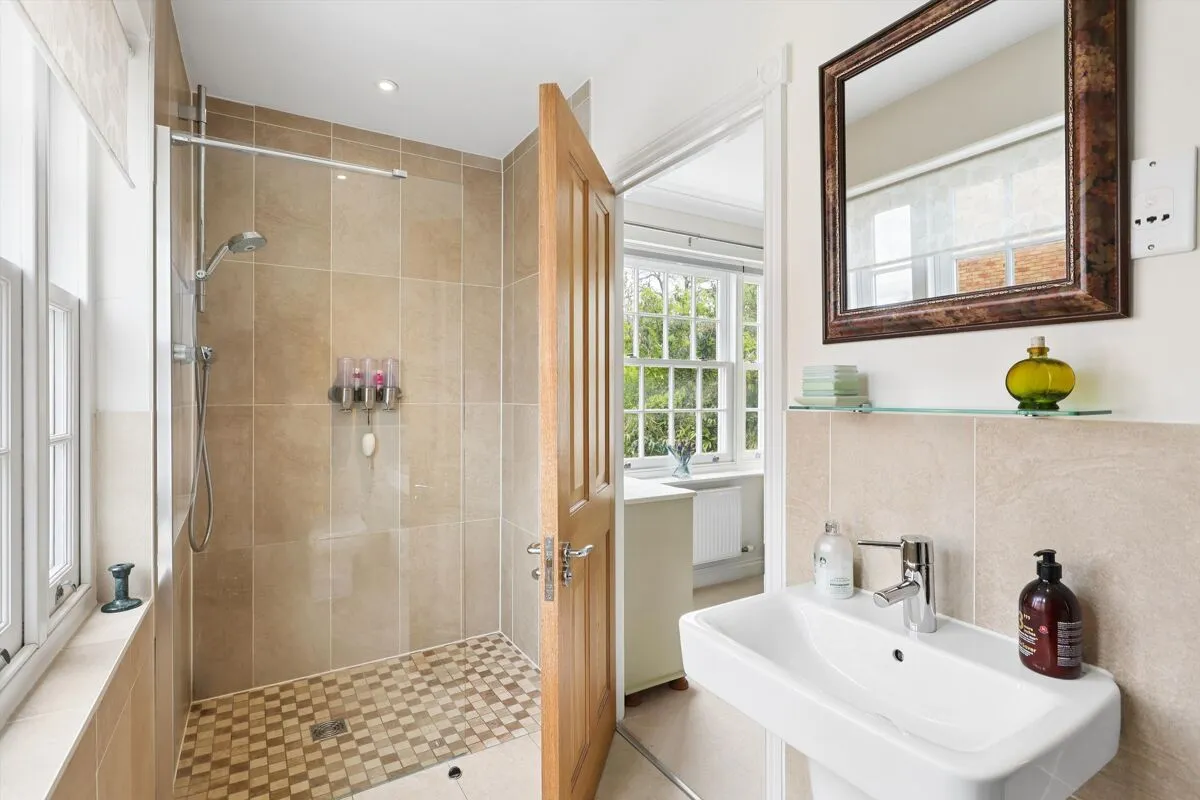 Lincoln Grove, Weybridge, KT13, photo 13