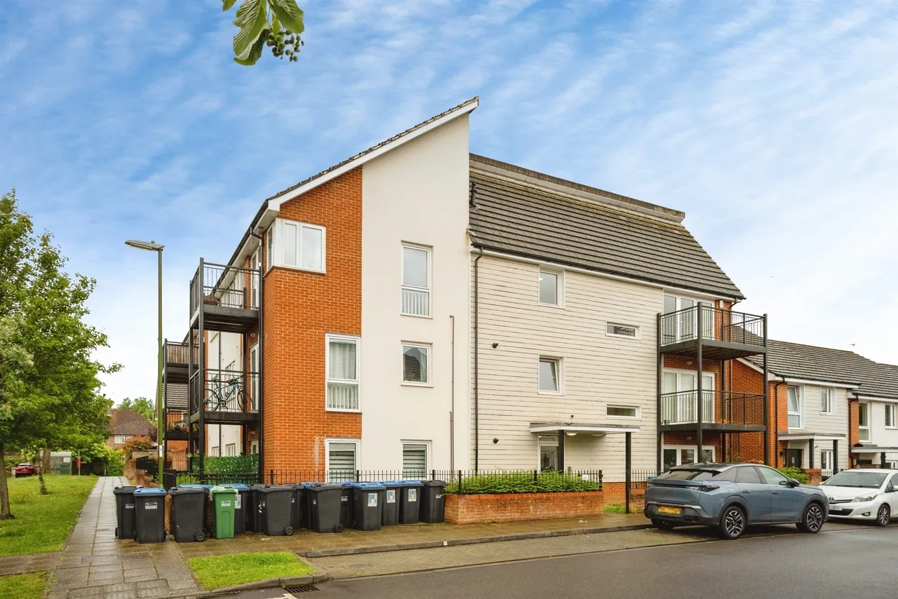 1 bed flat for sale — Lexington Drive, Haywards Heath