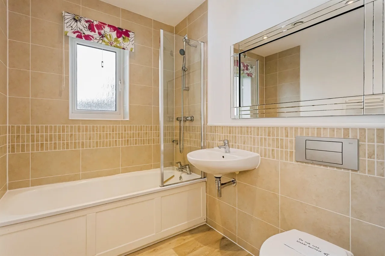 Lexington Drive, Haywards Heath, photo 8