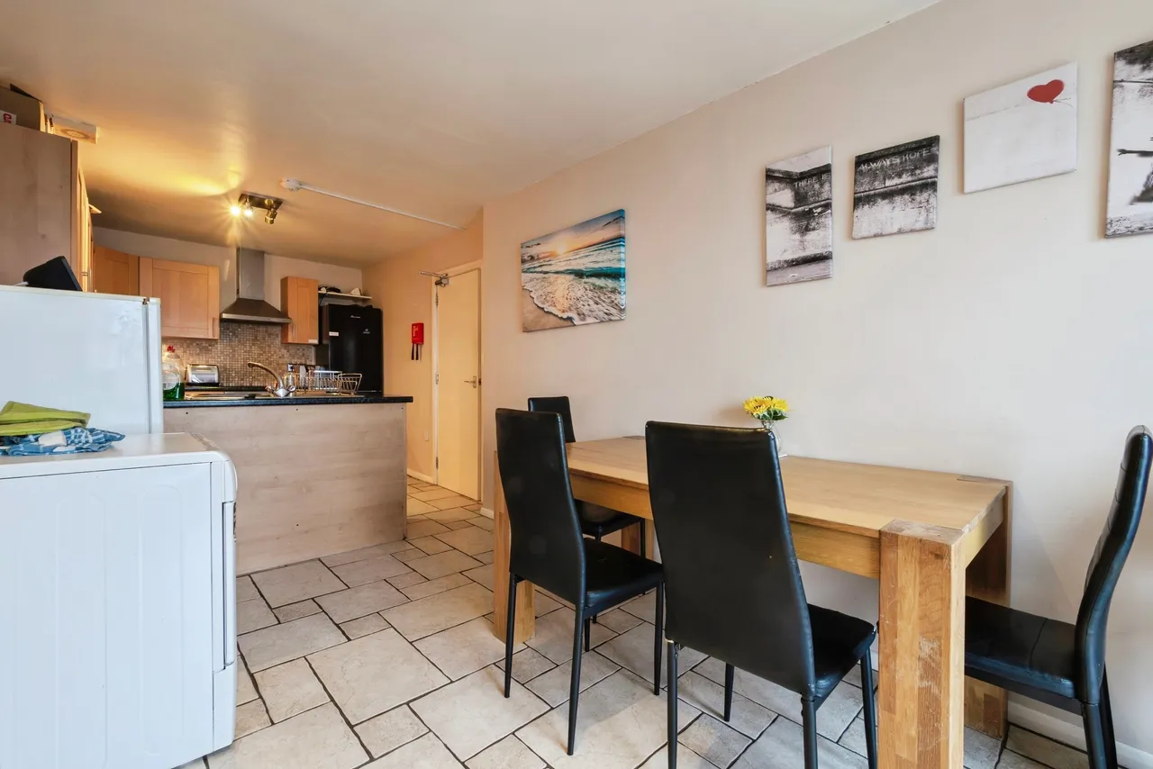 Garland Close, Exeter, EX4, photo 3