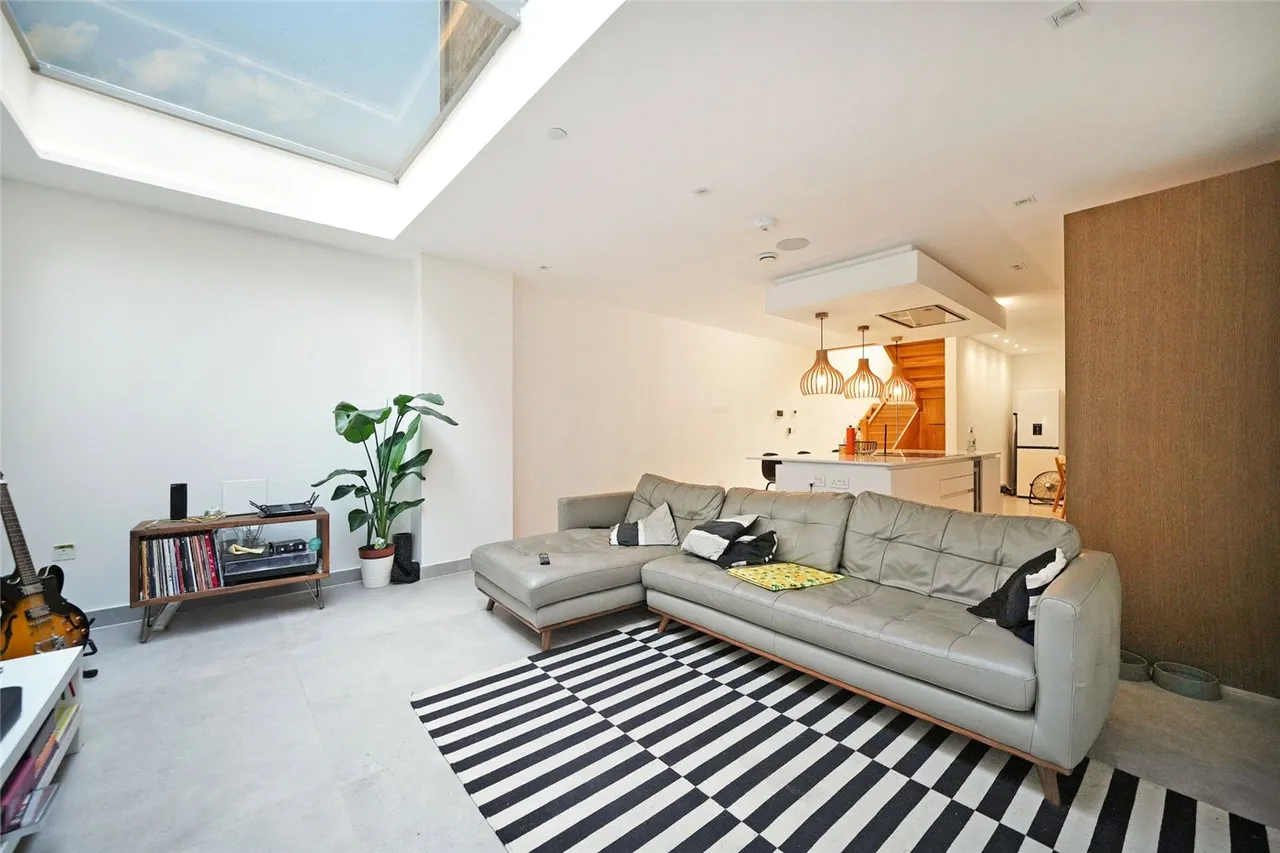 College Yard, London, NW5, photo 4
