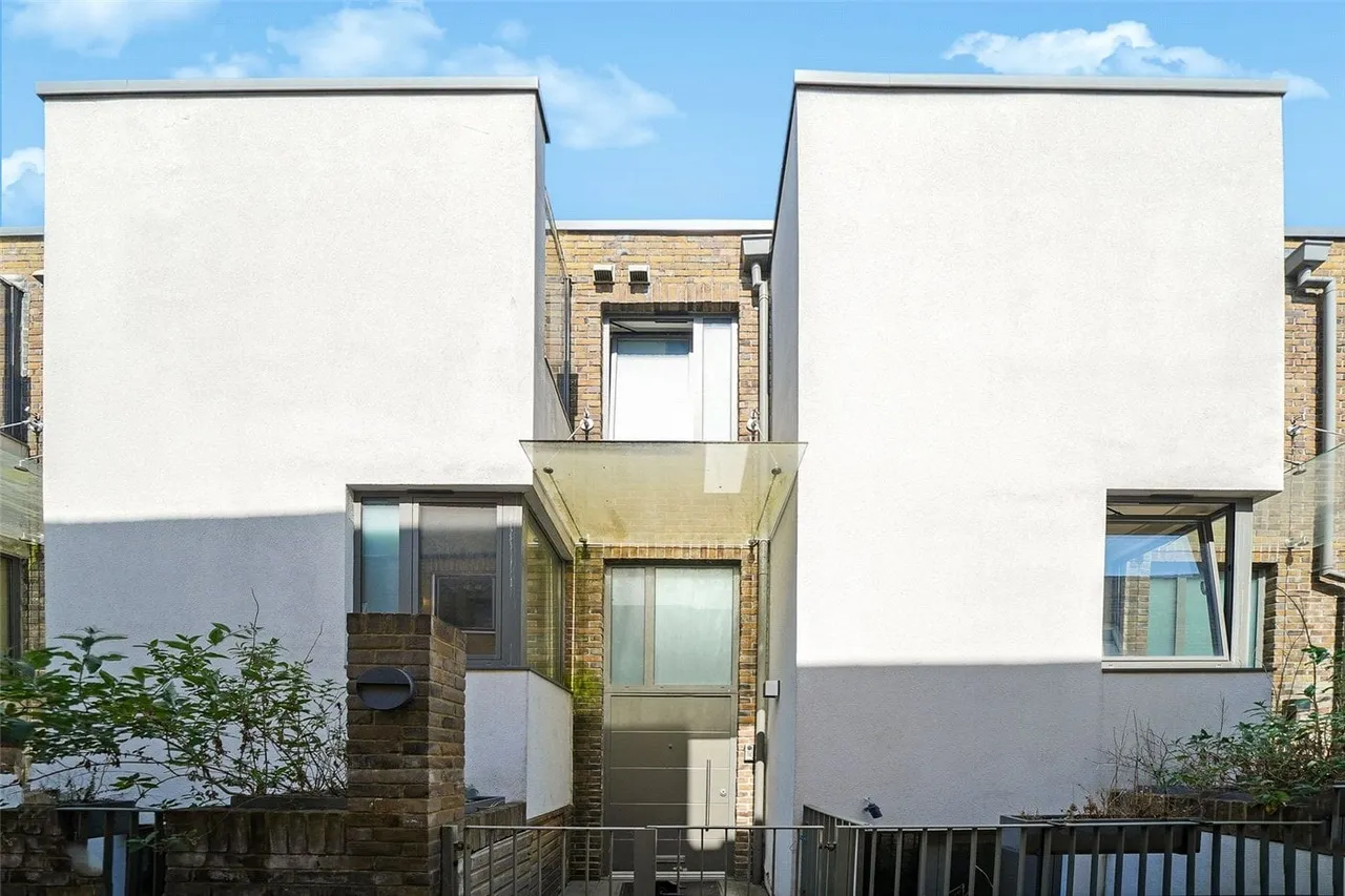 4 bed house for sale, College Yard, London, NW5