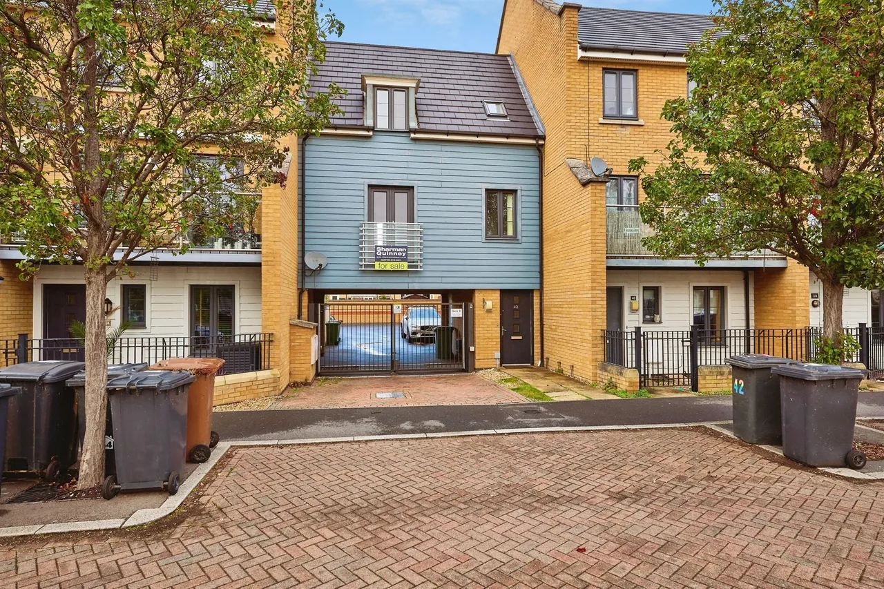 2 bed flat for sale, Spring Avenue, Peterborough, PE7