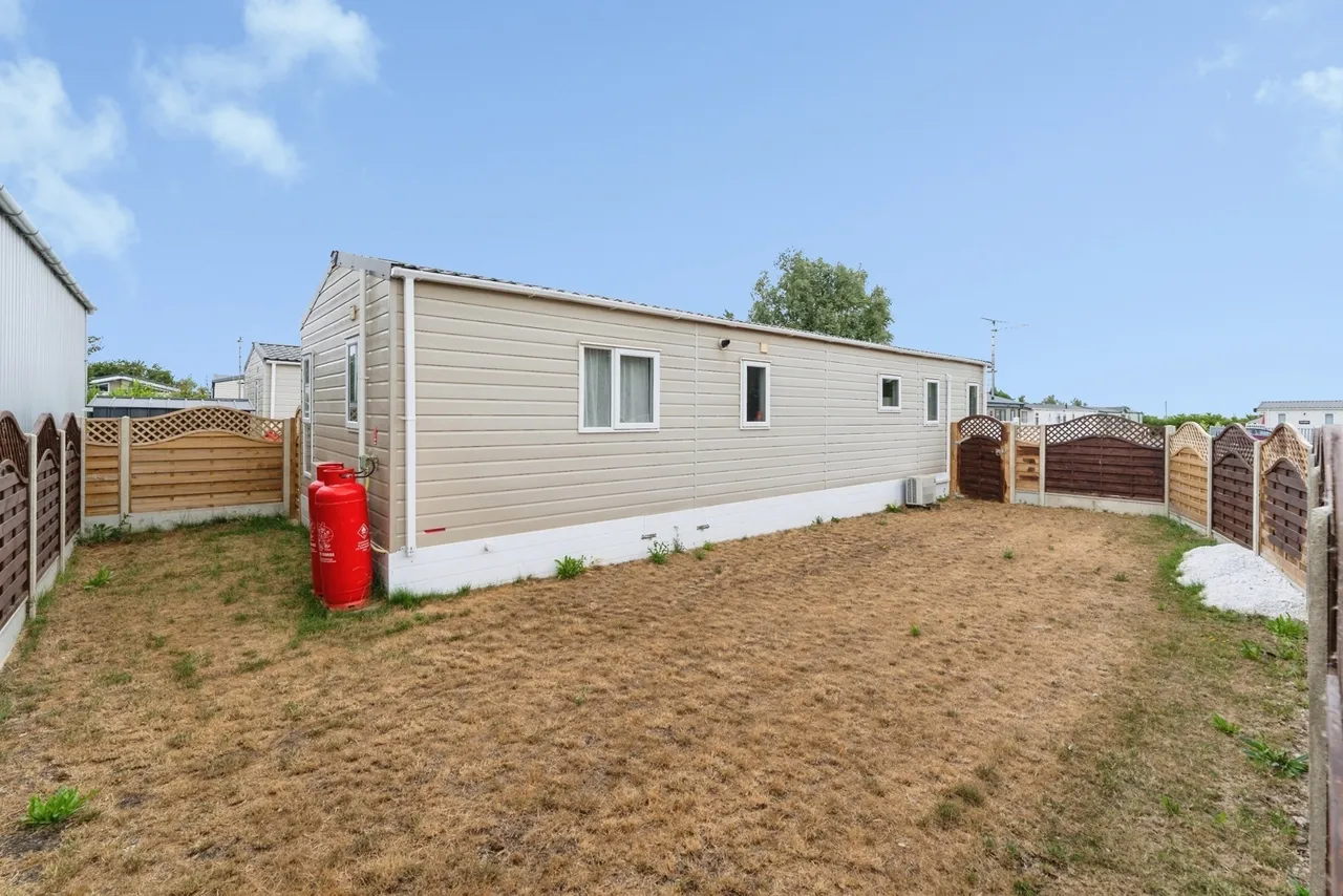 RIVERSIDE BANK, Littleport, Ely, Cambridgeshire, CB6, photo 4