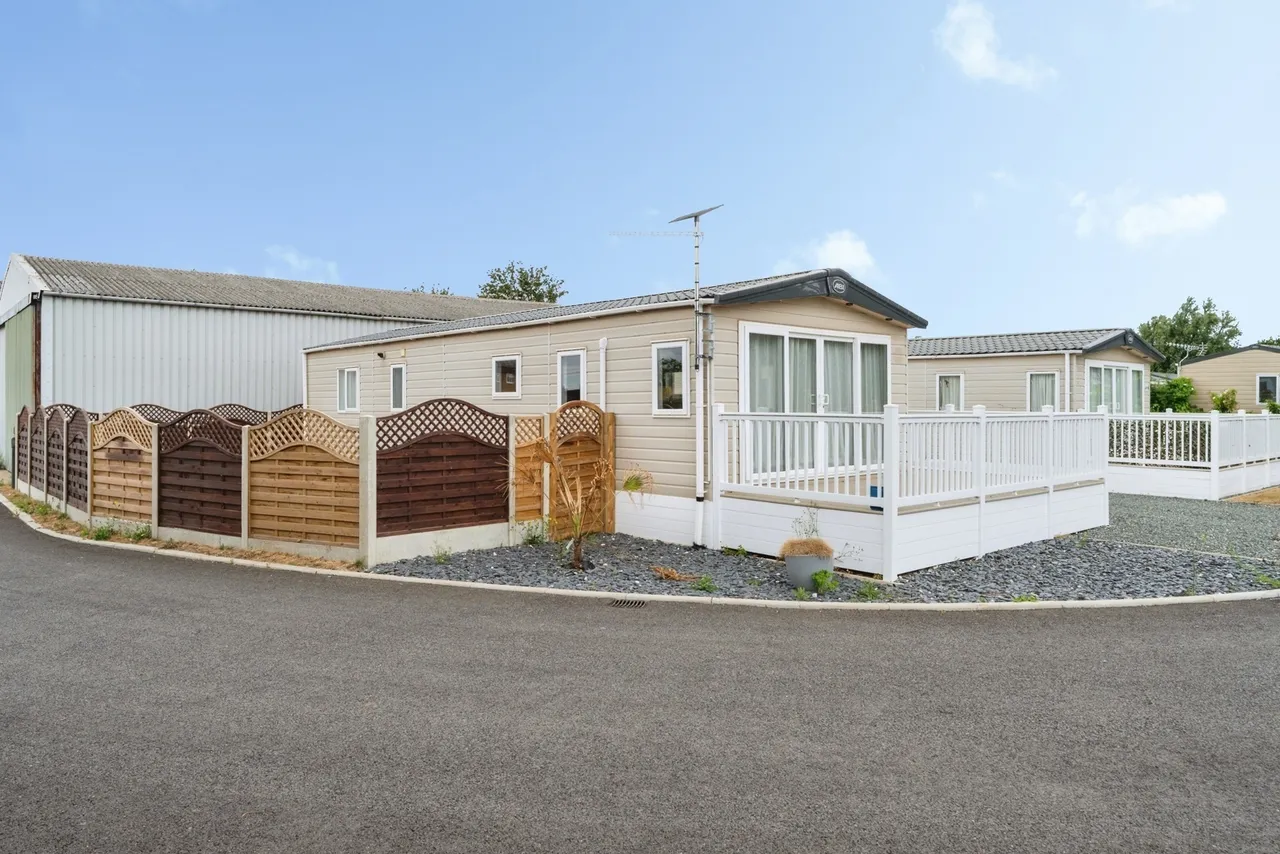 3 bed property for sale — RIVERSIDE BANK, Littleport, Ely, Cambridgeshire, CB6