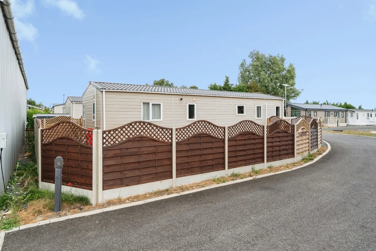 RIVERSIDE BANK, Littleport, Ely, Cambridgeshire, CB6, photo 21